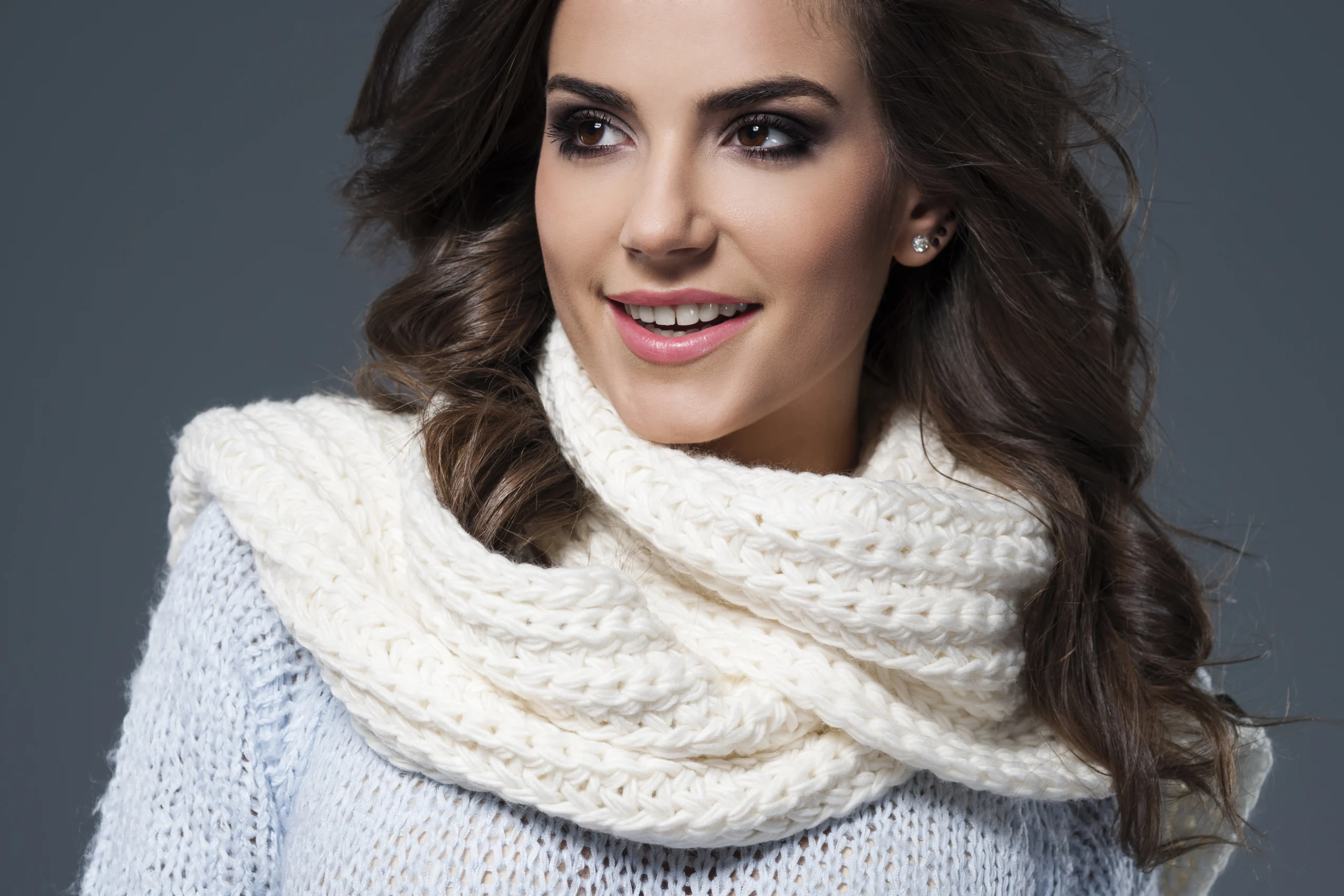 The Influence of Pashmina Wool Shawl in High Fashion and Celebrity Trends.